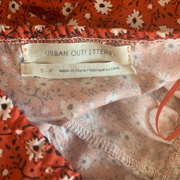 Red floral halter tie romper - Picture 6 of 6